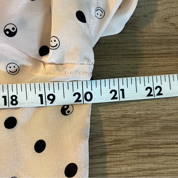 J.Crew Top Button Down Classic Fit Silk Mixed Dots Pink Blouse Happy Face Size 2 - Picture 10 of 11